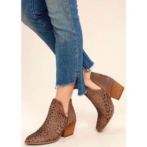 Genuine Leather Musse & Cloud Athena Ankle Laser Cut Boots Western Booties EUC